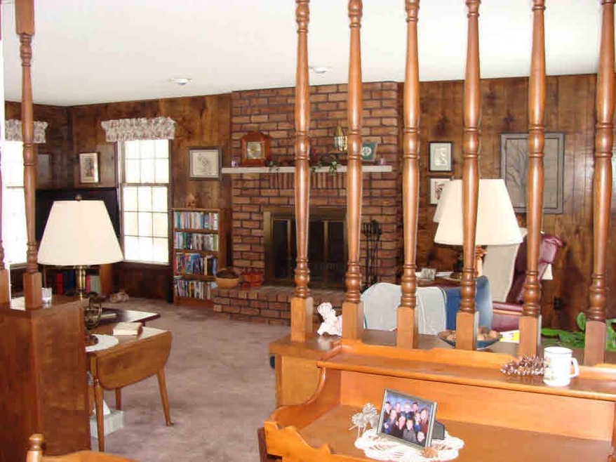 555 N Costley Dr, Midland, MI 48640 - photo 1