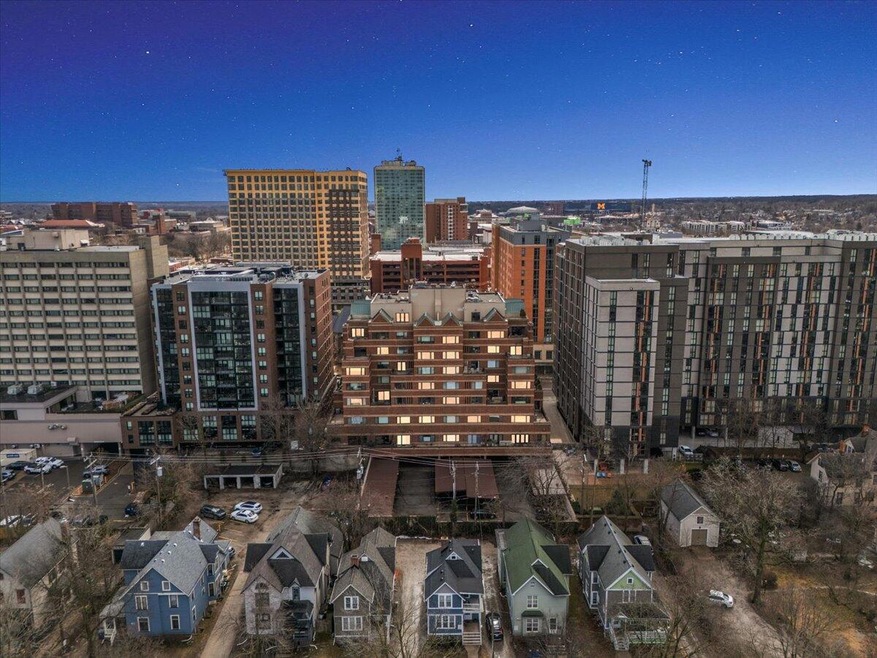 01-505 E Huron -1