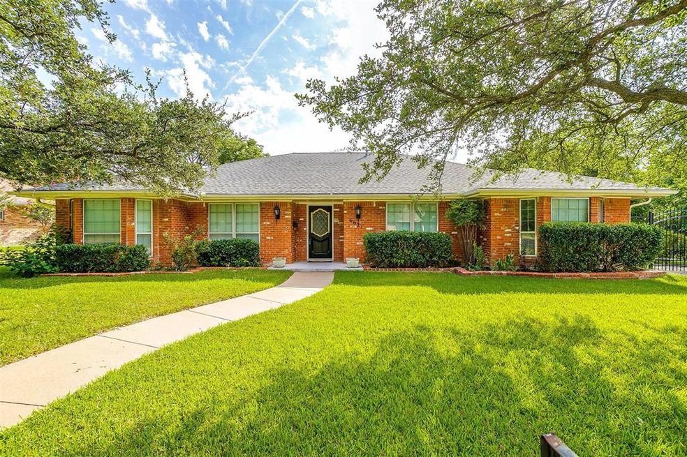 6621 Kingswood Dr, Fort Worth, TX 76133 - photo 1