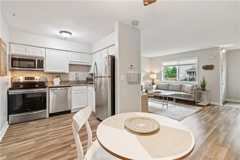 8 van Zant St unit 4, Norwalk, CT 06855 - photo 1