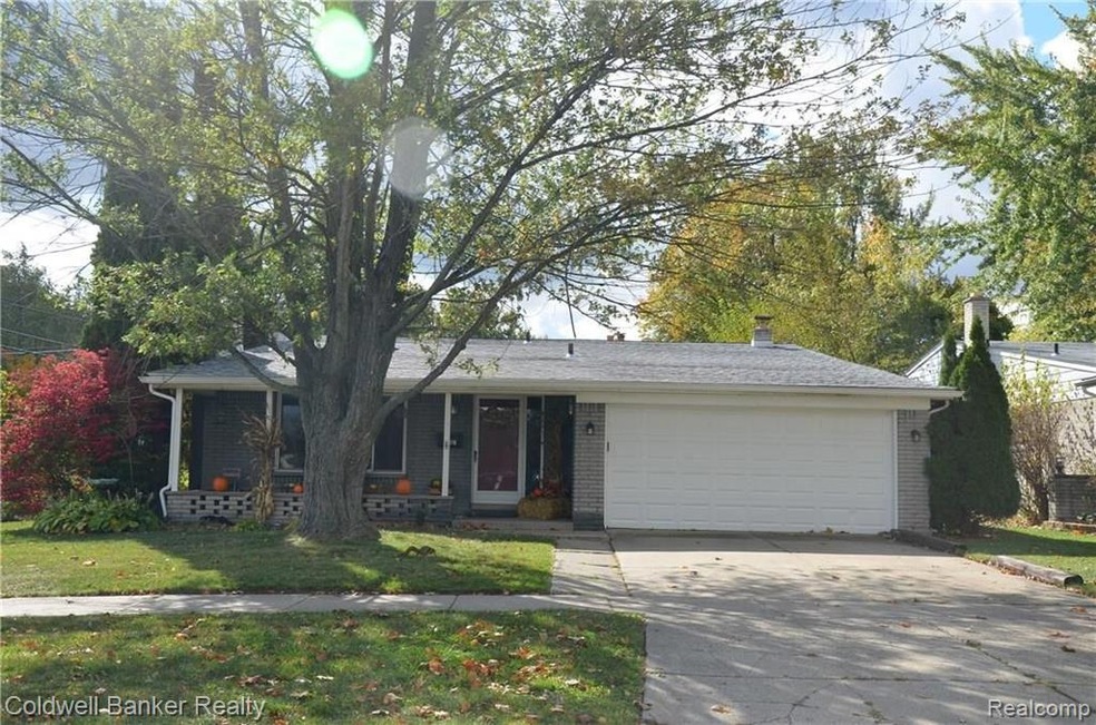 907 W Elmwood Ave, Clawson, MI 48017 - photo 1