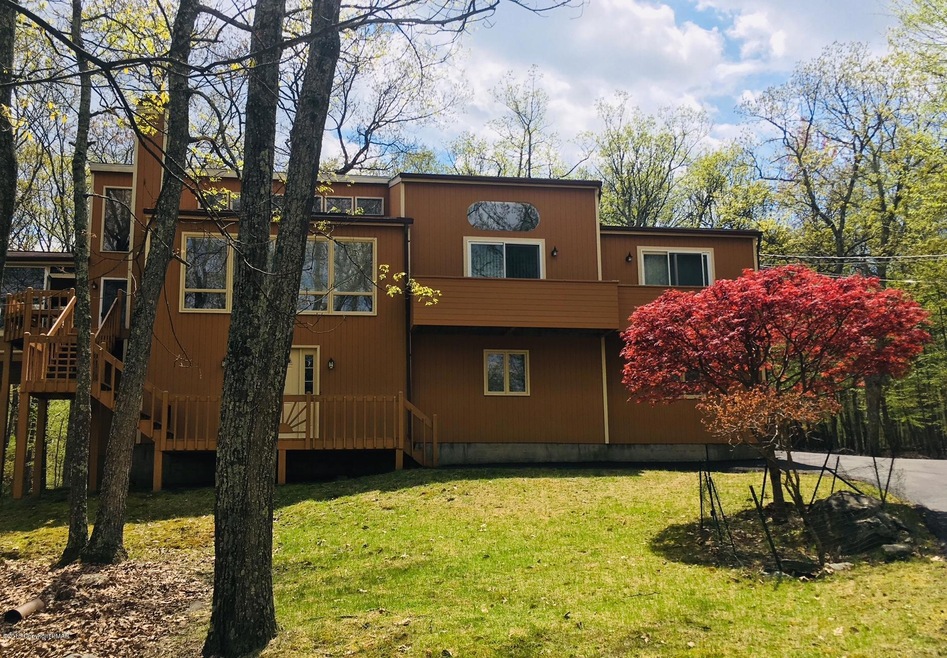 4135 Sycamore Ln, East Stroudsburg, PA 18301 - photo 1