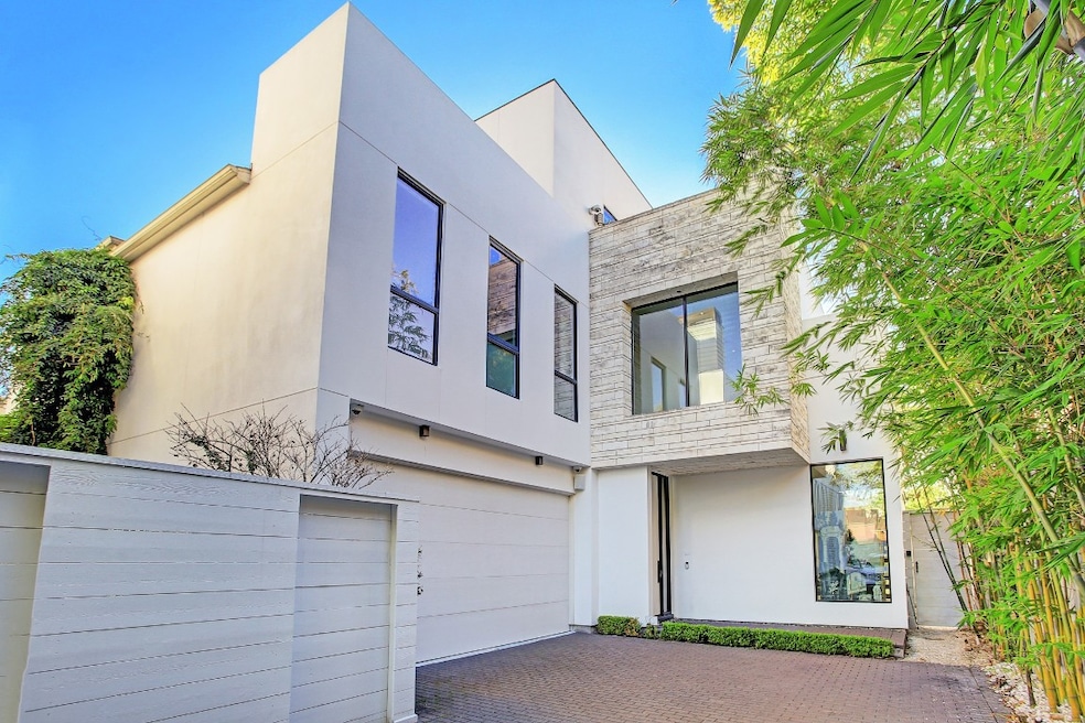 Welcome to 2114 Potomac Dr, a private community in Tanglewood!