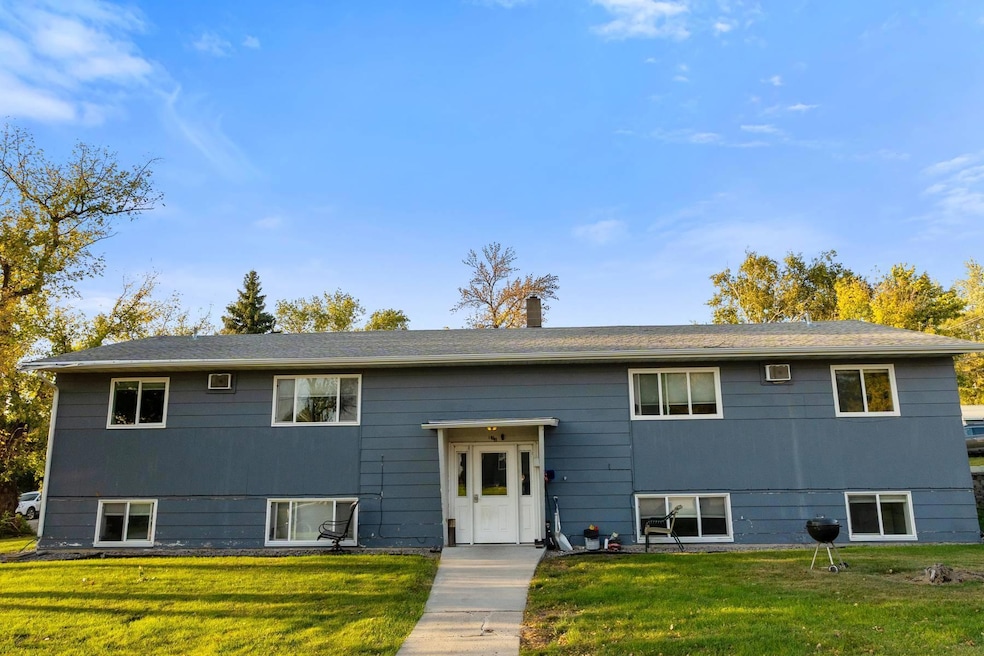 122 1st St NW, Mayville, ND 58257 - photo 1