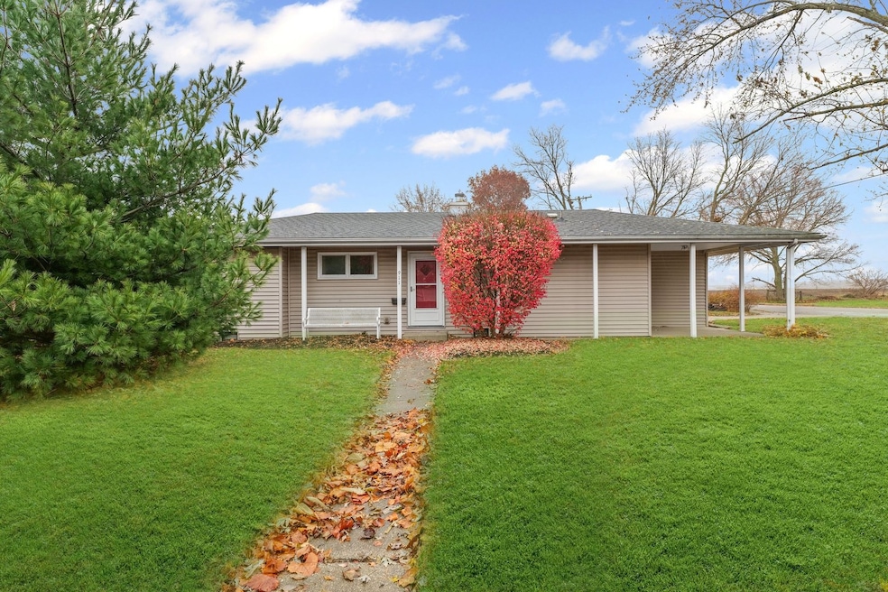 911 S Longview Rd, Monticello, IL 61856 - photo 1