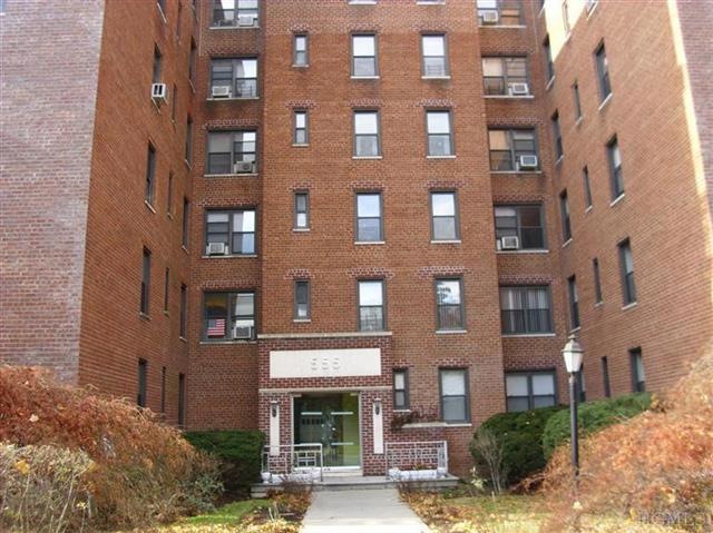 555 Mclean Ave unit 5H, Yonkers, NY 10705 - photo 1