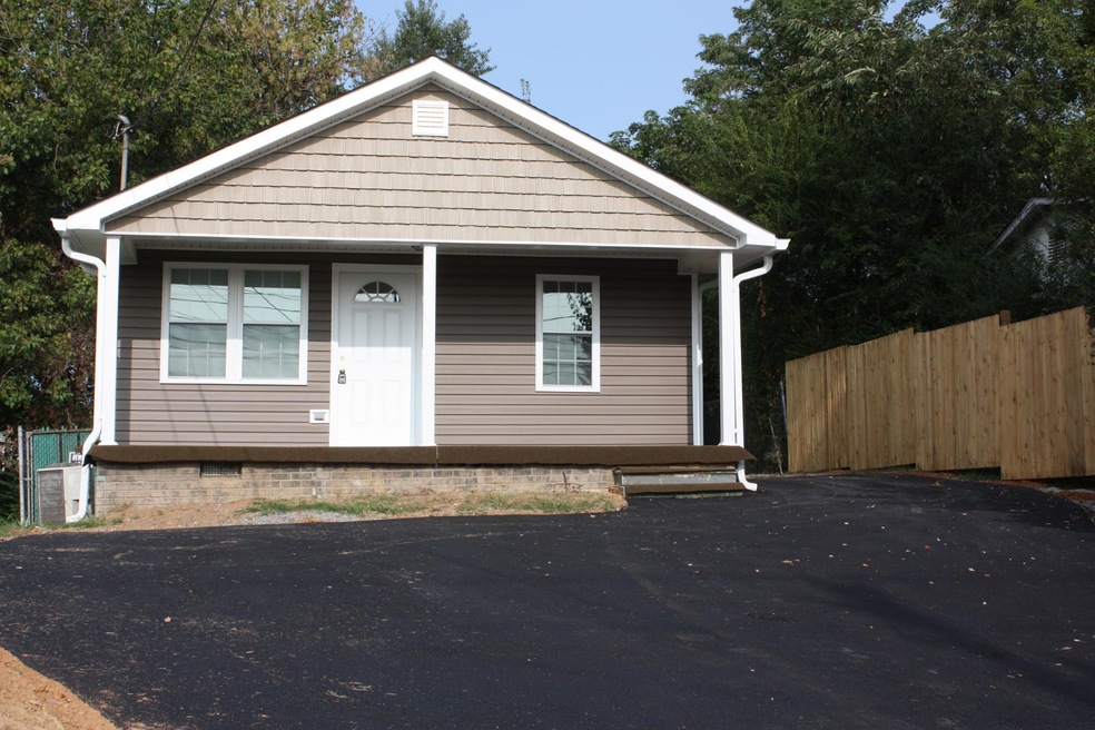 2203 E Fairview Ave, Johnson City, TN 37601 - photo 1