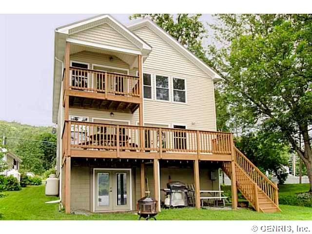 Exterior Front Lakeside
