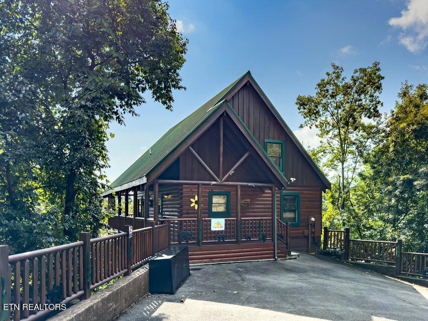 For Sale $745,500 • Co-Listing Agent