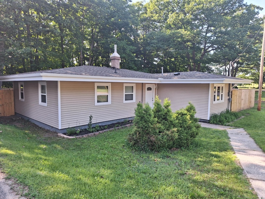 3438 S Reynolds Ln, Sault Ste. Marie, MI 49783 - photo 1