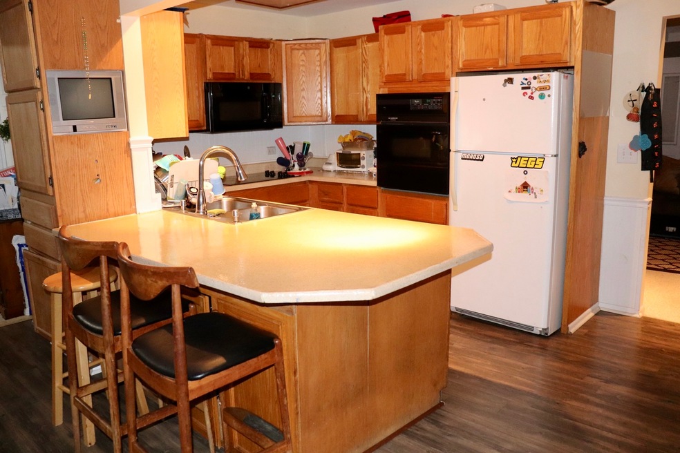 2804 Navaho Rd, Waukegan, IL 60087 - photo 1