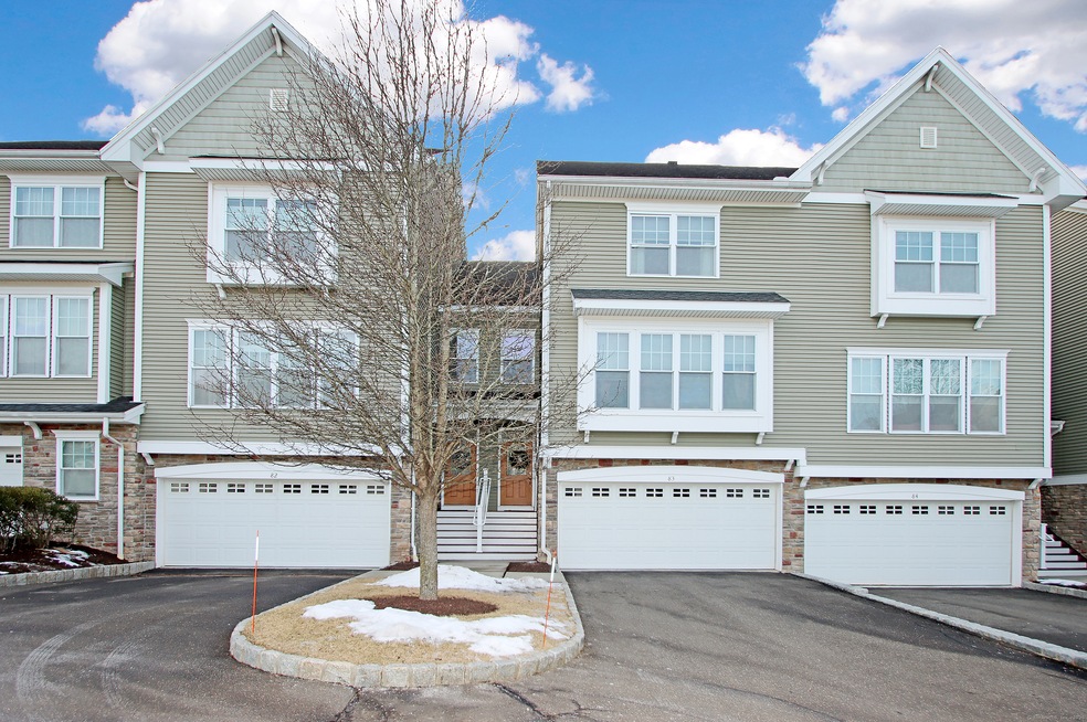 83 Lawrence Ave unit 83, Danbury, CT 06810 - photo 1