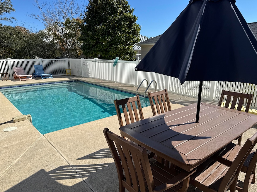 Pool in back