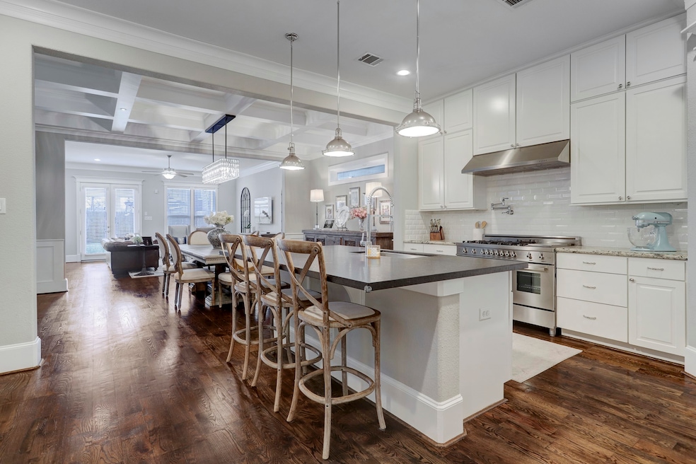 402 W 26th St, Houston, TX 77008 - photo 1