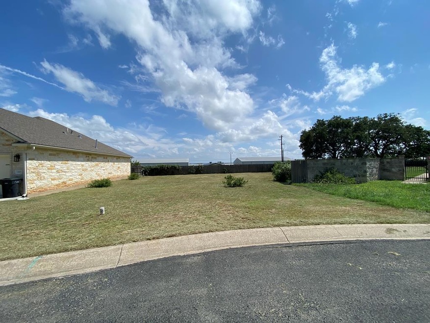 1703 Cherrywood Dr unit 18, Fredericksburg, TX 78624 - photo 1