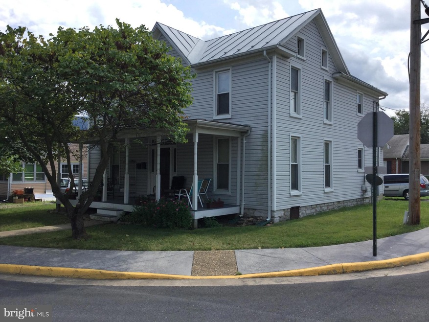 310 E Queen St unit 2, Strasburg, VA 22657 - photo 1