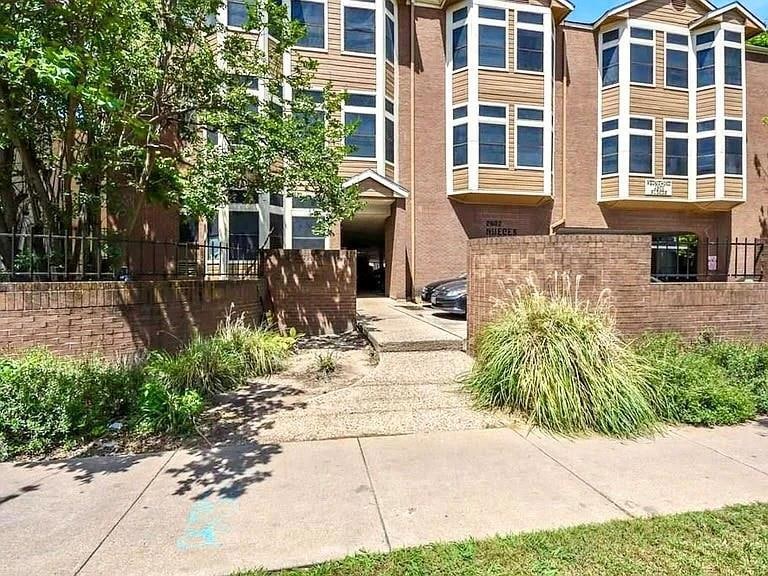 2802 Nueces St unit 211, Austin, TX 78705 - photo 1