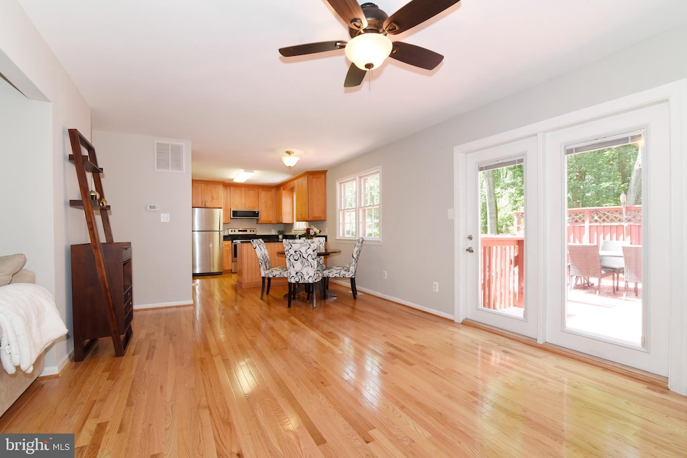 12204 Folkstone Dr, Herndon, VA 20171 - photo 1