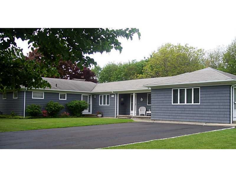 121 Wood St, Bristol, RI 02809 - photo 1