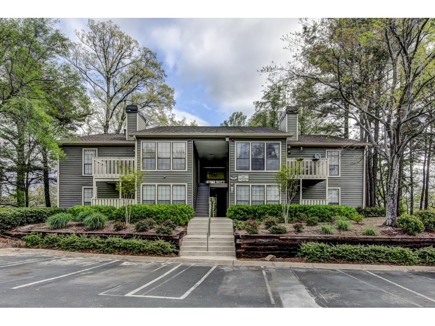 Upgraded unit in Vinings Central!