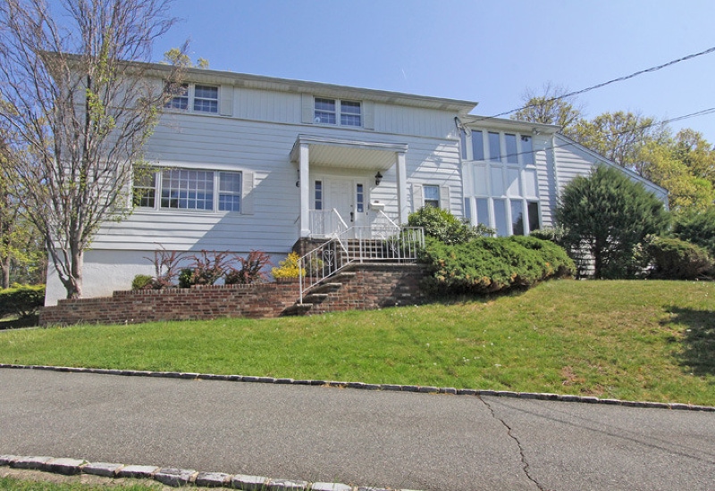 68 N Hillside Ave, Livingston, NJ 07039 - photo 1