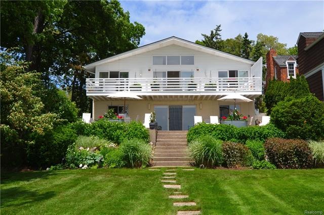 Spectacular Location On Private All-Sports Elizabe