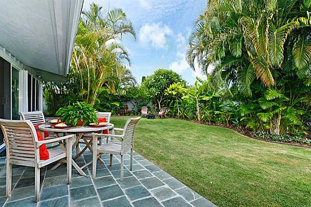 Lovely landscaped back yard! Perfect place to enjo