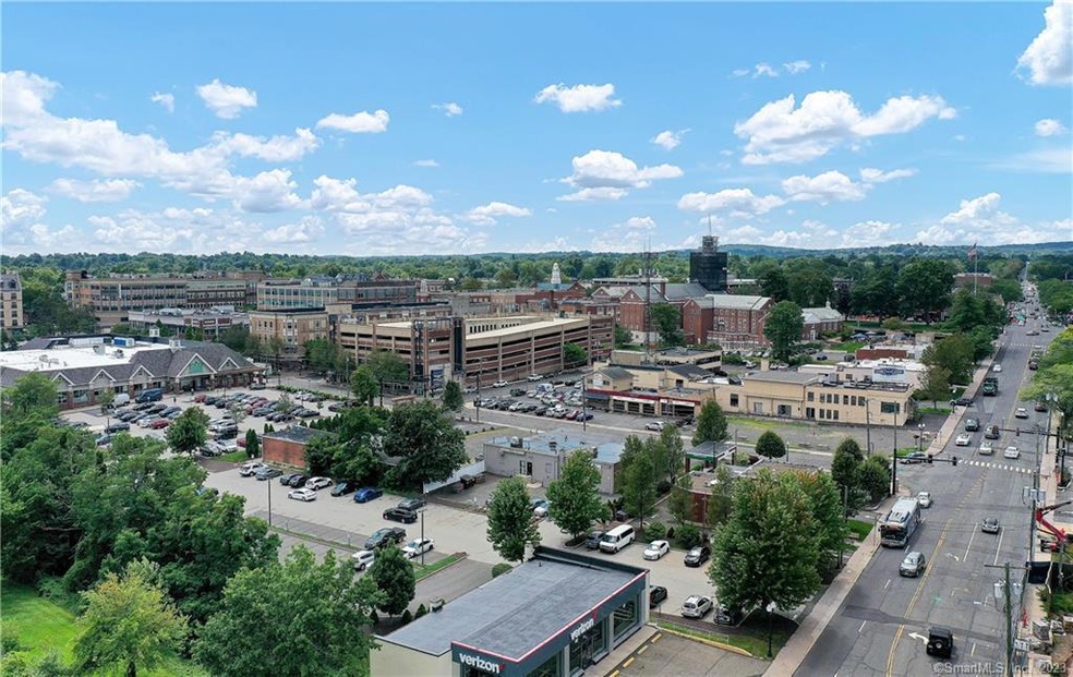 9 Robin Rd unit 9, West Hartford, CT 06119 - photo 1