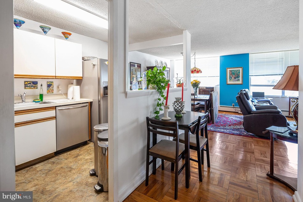 Radnor House unit 132, Bryn Mawr, PA 19010 - photo 1