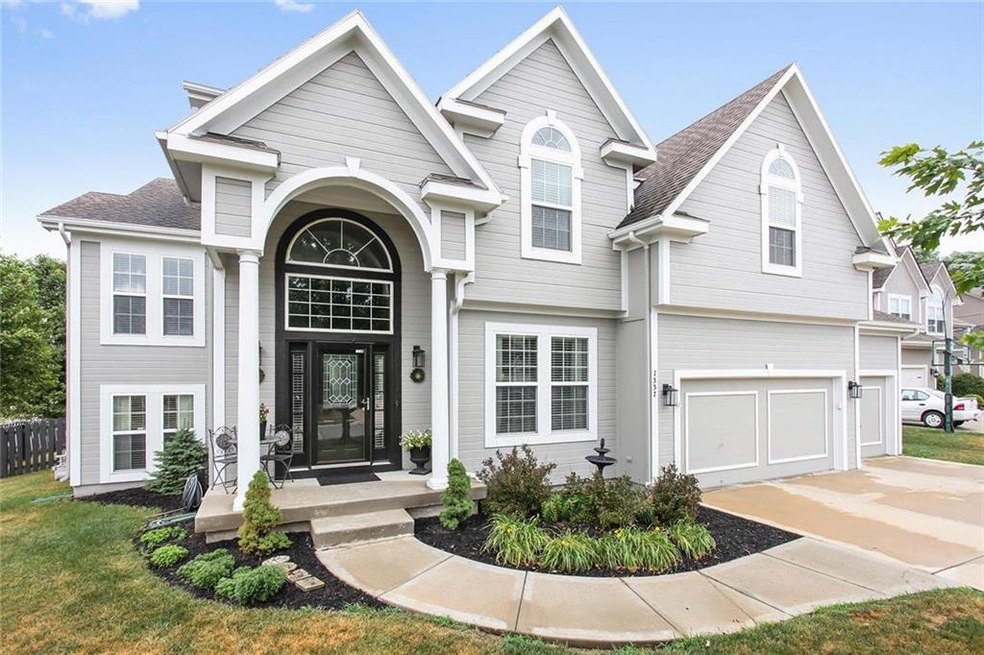 7337 Kenton St, Shawnee, KS 66227 - photo 1