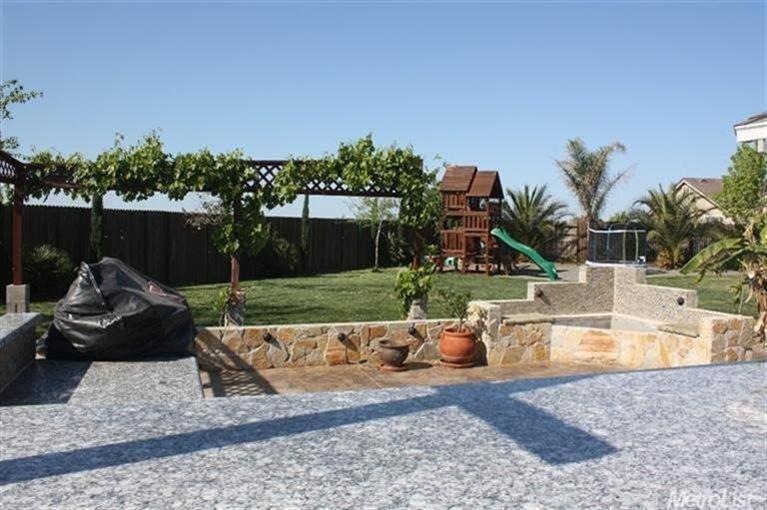 Amazing Backyard!  Granite counters on outdoor kit
