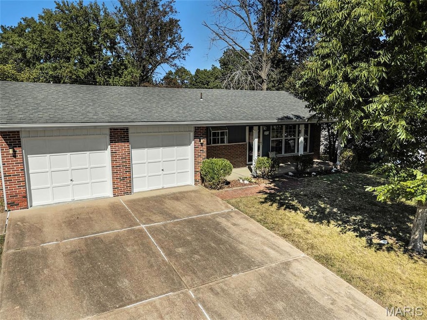 3151 Lin Tel Rd, Saint Louis, MO 63125 - photo 1