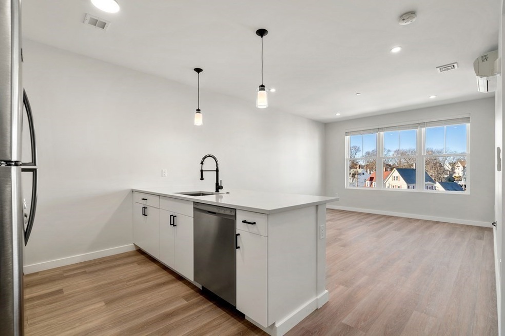 10 Somerset Ave unit 205, Winthrop, MA 02152 - photo 1