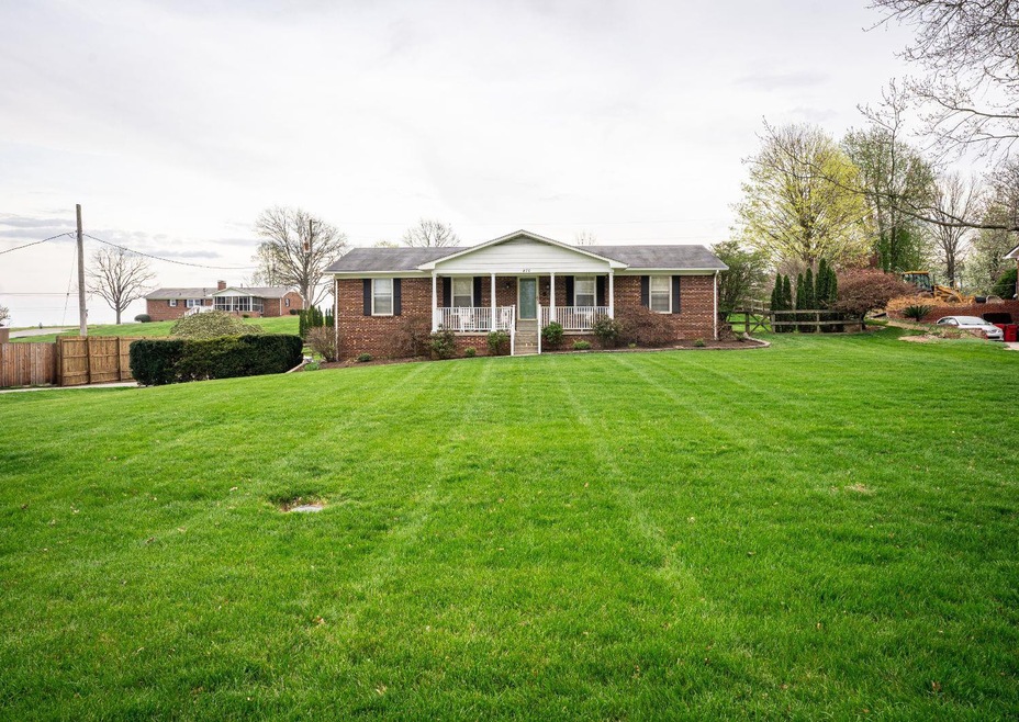 870 Springhill Ln, Frankfort, KY 40601 - photo 1