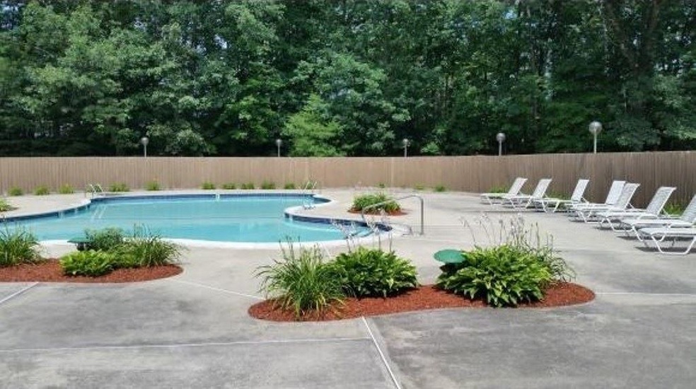 12 Templeton Ct, MerriMacK, NH 03054 - photo 1