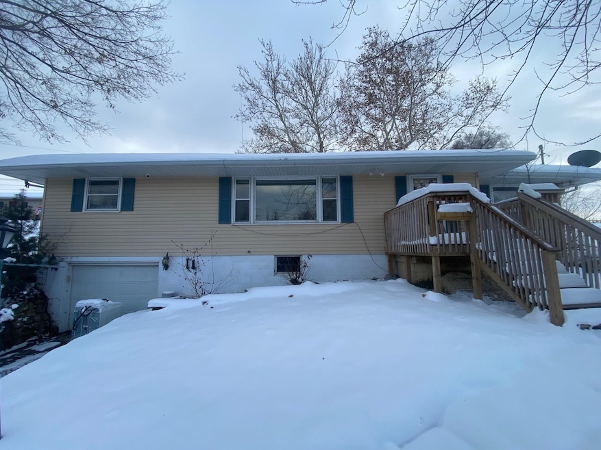 1070 Roosevelt St, Dubuque, IA 52001 - photo 1