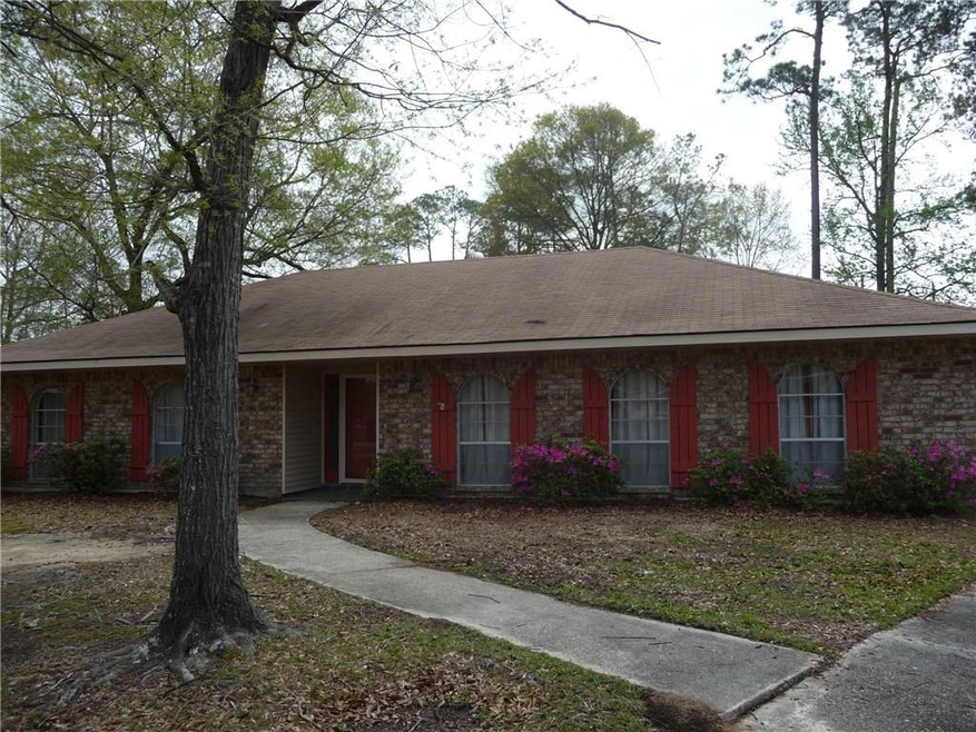 1140 Rue Latour, Slidell, LA 70458 - photo 1