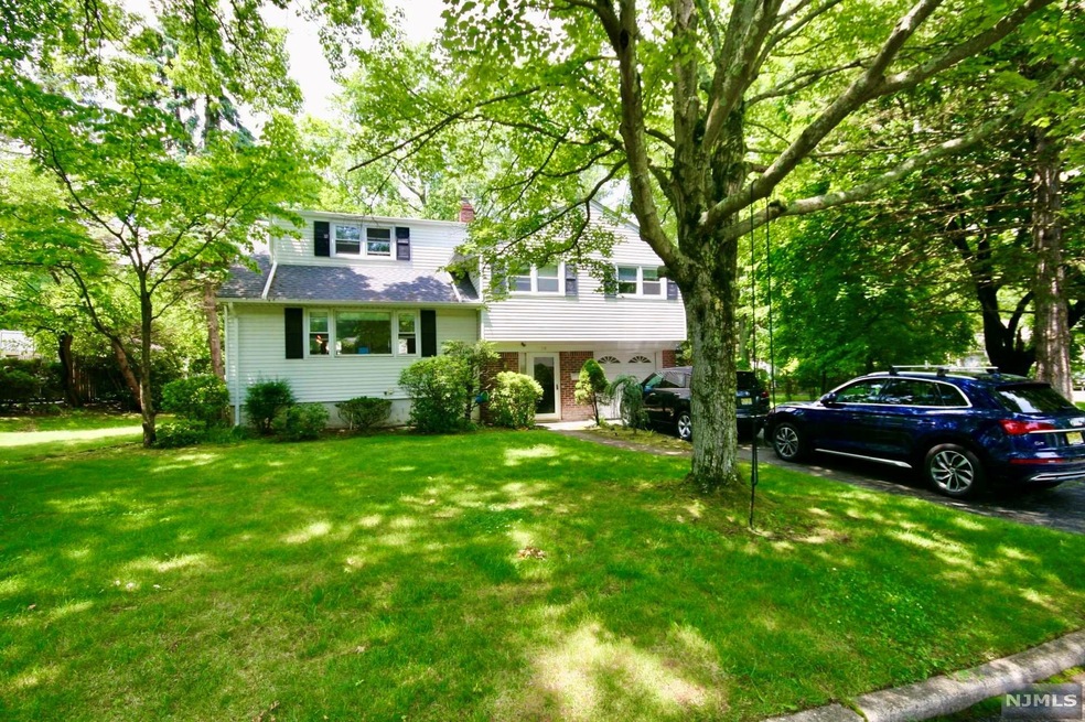 39 Ridge Rd, Cresskill, NJ 07626 - photo 1