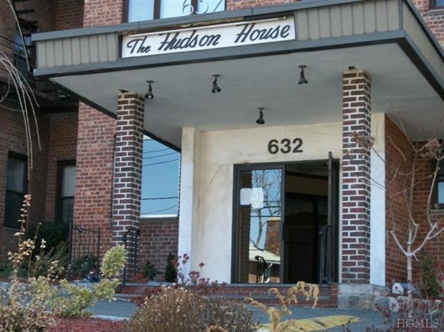 Hudson View unit 2F, Yonkers, NY 10701 - photo 1