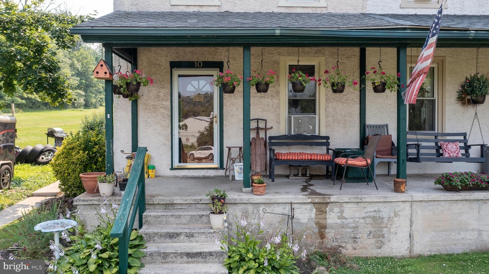 10 Evergreen Ln, Boyertown, PA 19512 - photo 1