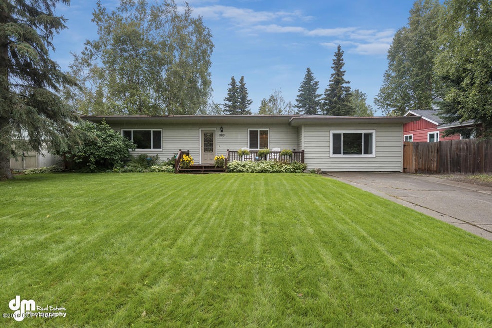 Exterior_7595-SMALL