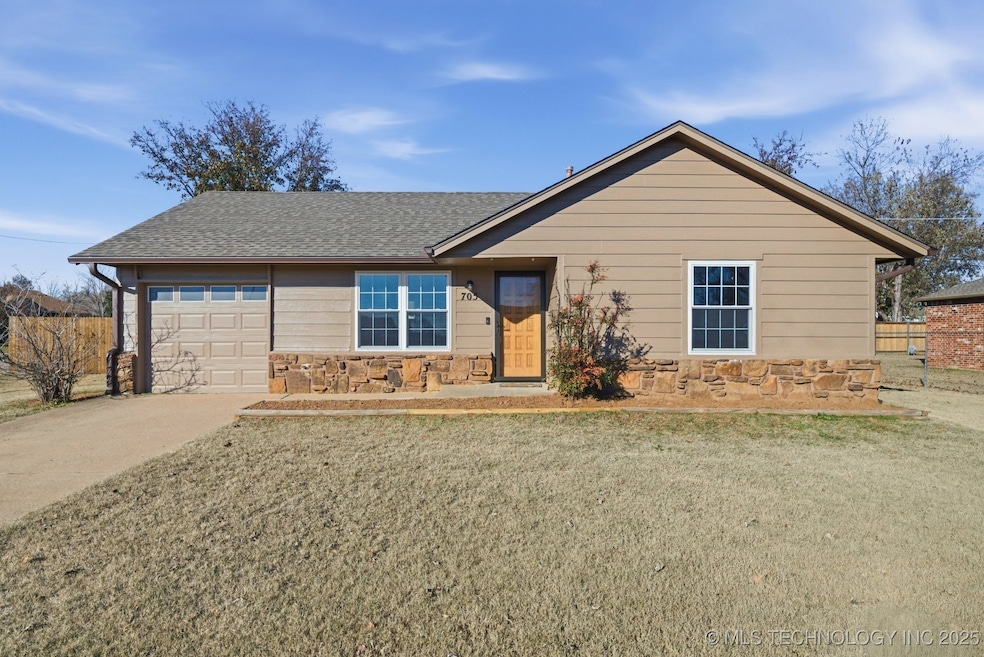 705 W 47th Place, Sand Springs, OK 74063 - photo 1