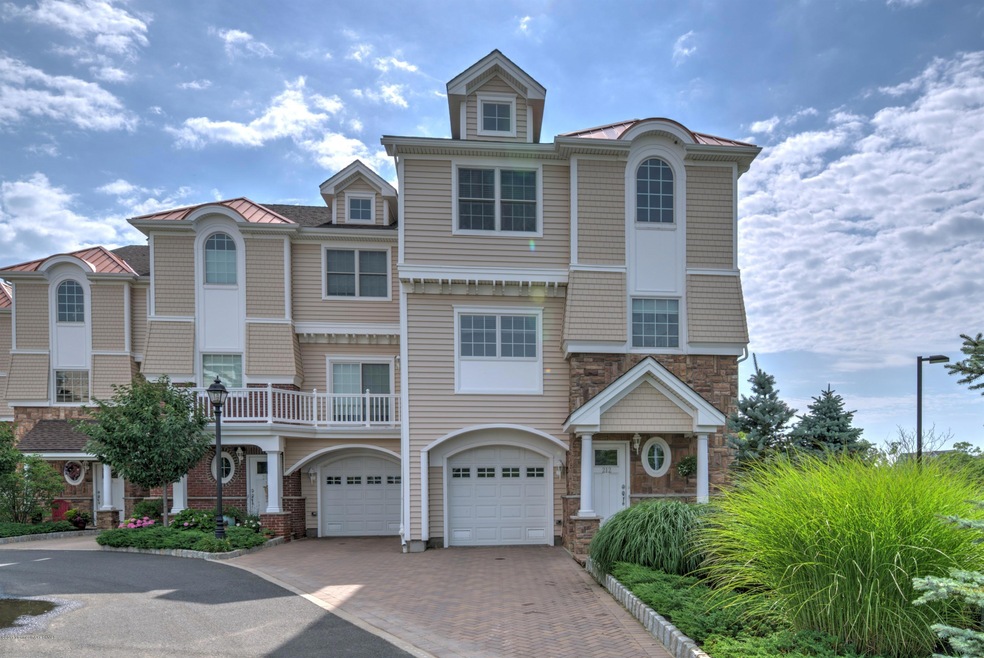 212 Gateway Ct