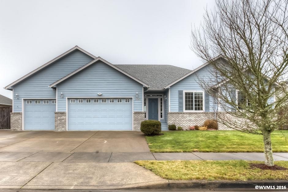 Welcome to 1410 Thorn Drive NW!