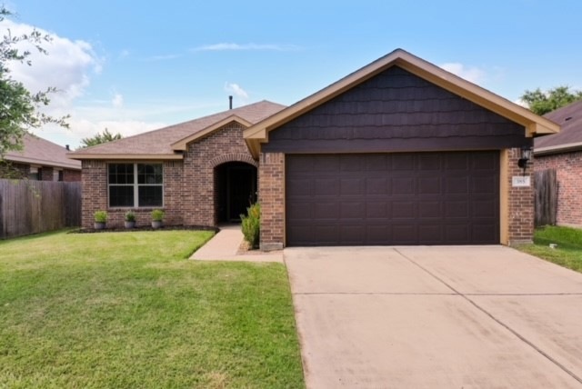 385 Hannah Ln, Alvin, TX 77511 - photo 1