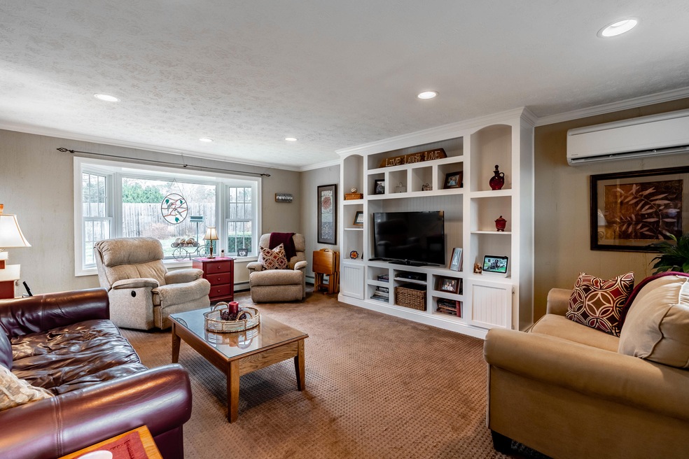 82 Christy_Family Room