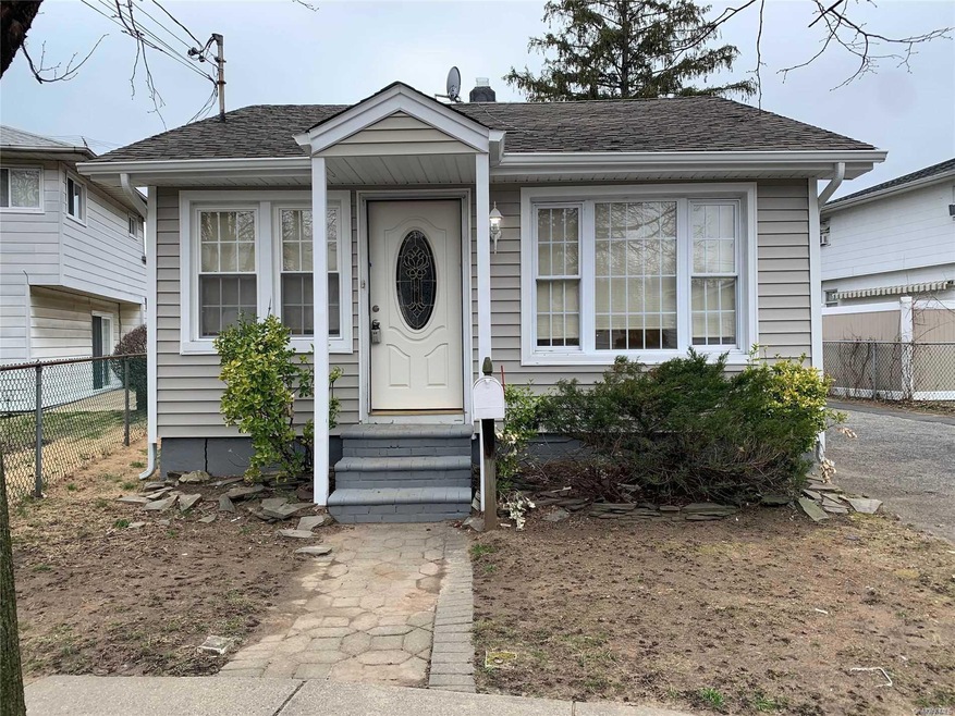 1224 Woodfield Rd, Rockville Centre, NY 11570 - photo 1