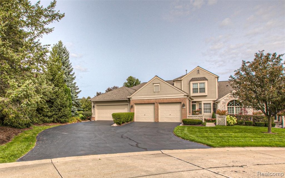 679 Brockmoor Ln, Bloomfield Hills, MI 48304 - photo 1