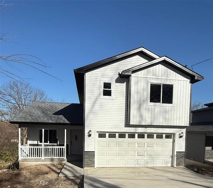 342 E Pleasant View Dr, Des Moines, IA 50315 - photo 1