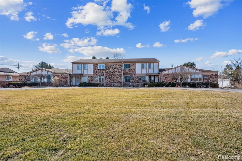 Great location close to downtown South Lyon